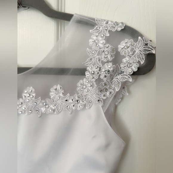 Elegant White Floral Kids Formal Dress - Picture 10 of 16